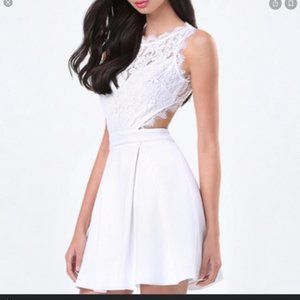 NWT BEBE CARLIE SUMMER WHITES LACE HALTER OPEN BACK FLARE DRESS SIZE 2